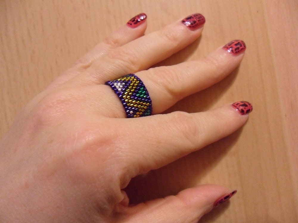 Beaded zig-zag ring. Medium