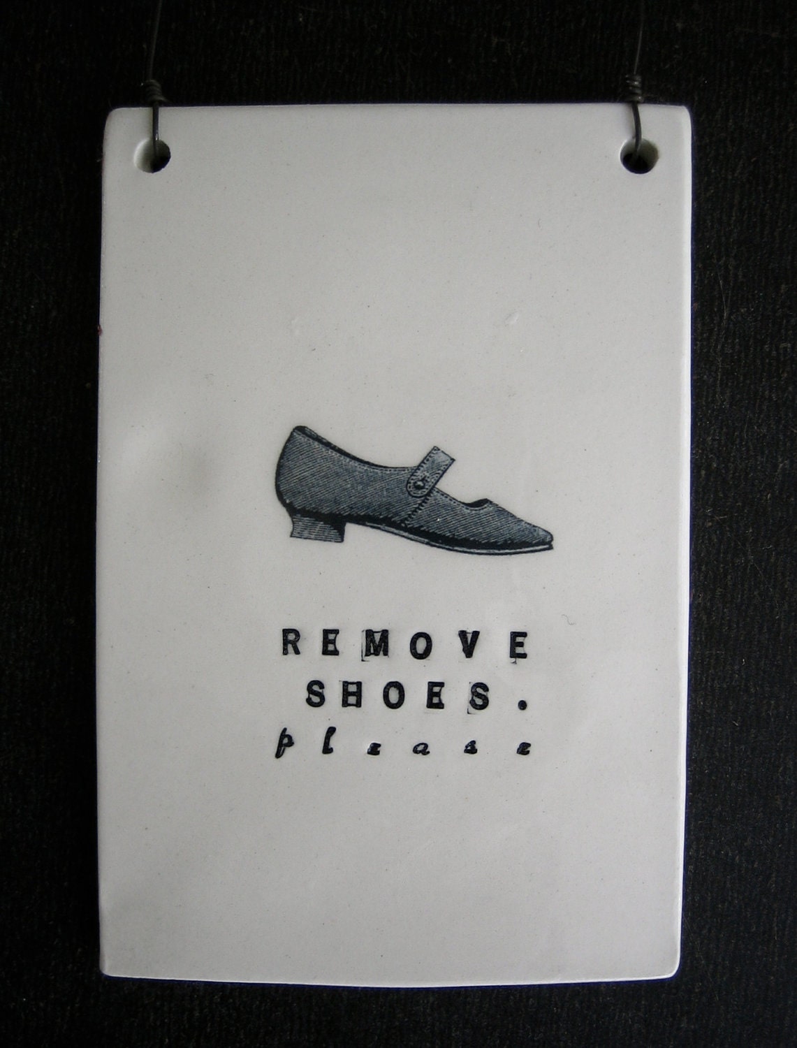REMOVE SHOES plaque (mary jane).