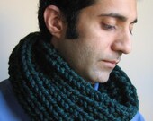 The Urbane knit Man cowl forrest green
