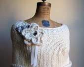 Cream knit capelet Luminous