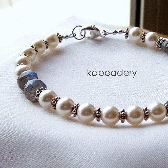 Labradorite and Swarovski Pearl Bracelet. Silver. Bridal.