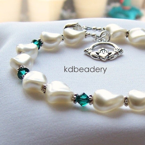 Aine. Swarovski Pearl Twist Bracelet. Emerald Crystal, Claddagh. Bridal.