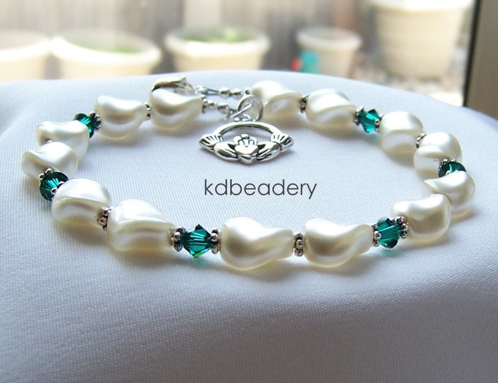 Aine. Swarovski Pearl Twist Bracelet. Emerald Crystal, Claddagh. Bridal.