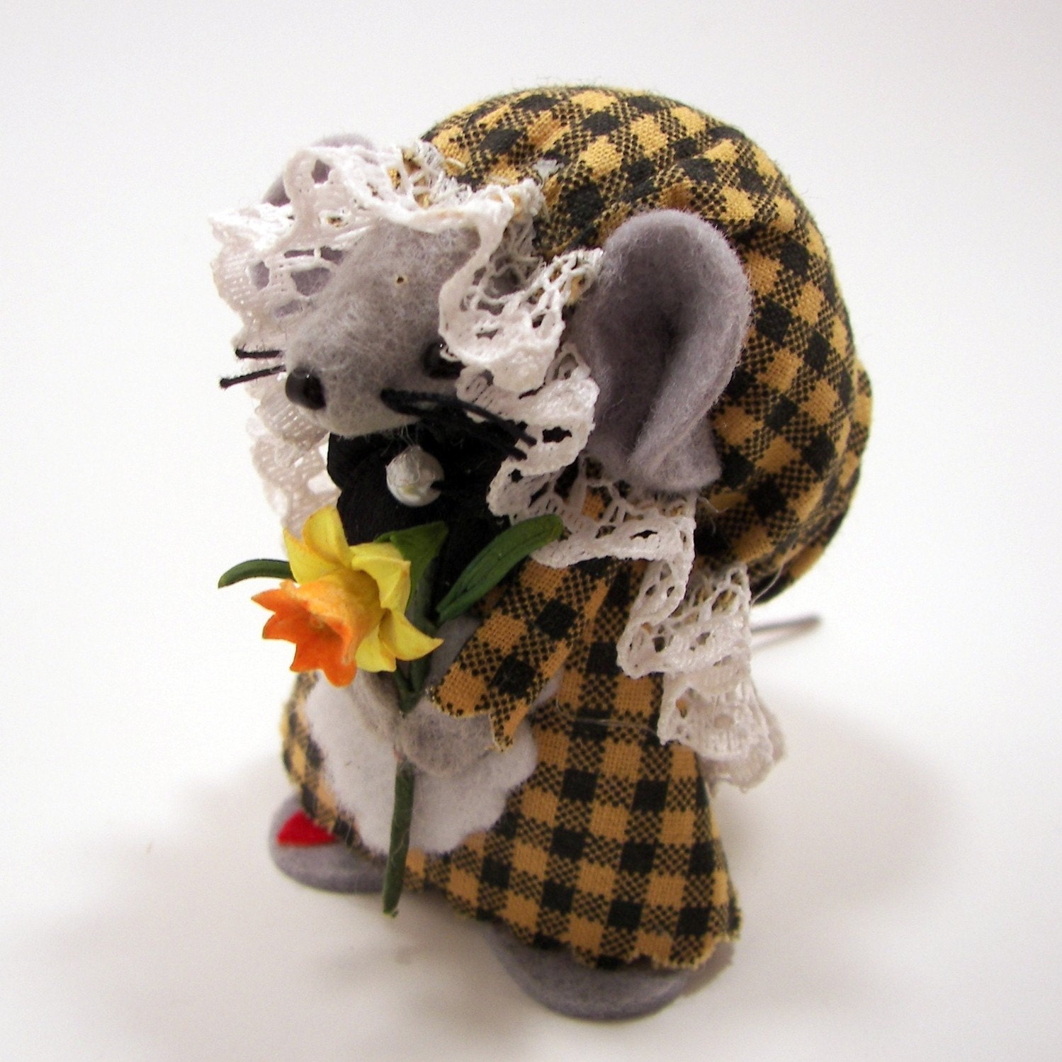 Daffodil Mouse..one of the sweet felt Springtime Mice from Warmth