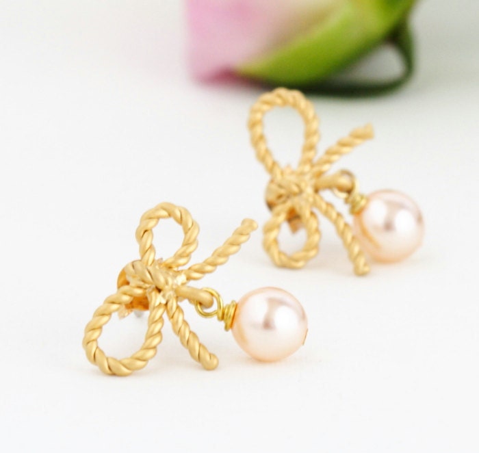 Blush Pink Pearl Earrings, Bow Jewelry, Wedding Earrings, Cute Earrings