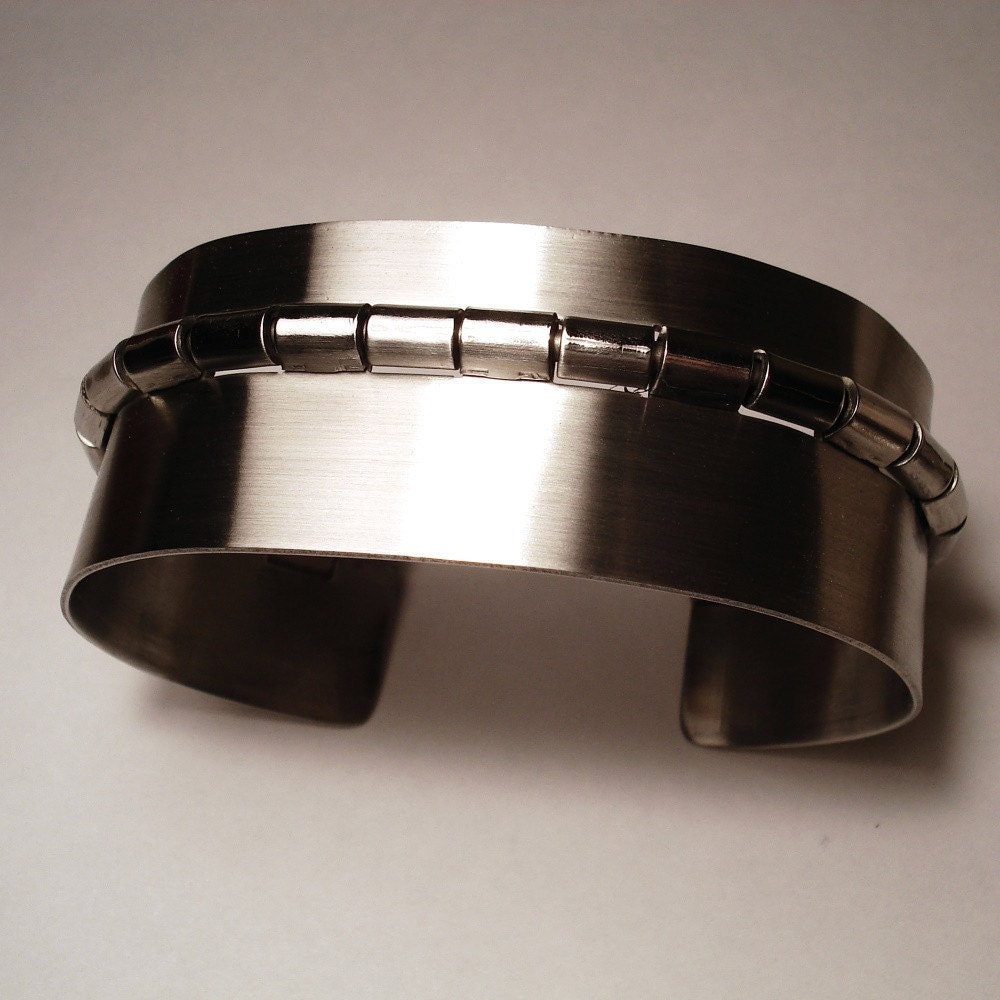 offset hinge
