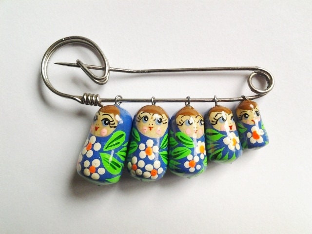 vintage Russian Nesting Dolls pin Brooch Adorable