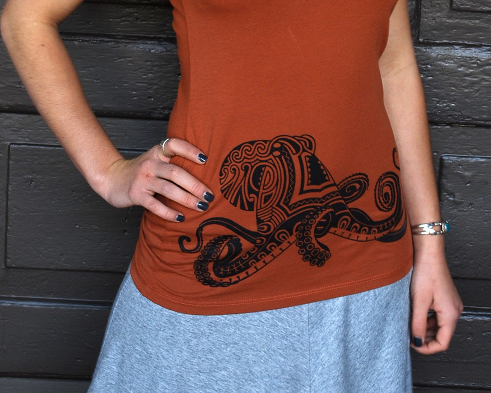 Tattoo Octopus T-shirt on rust - Women's Octopus Shirt S M L XL