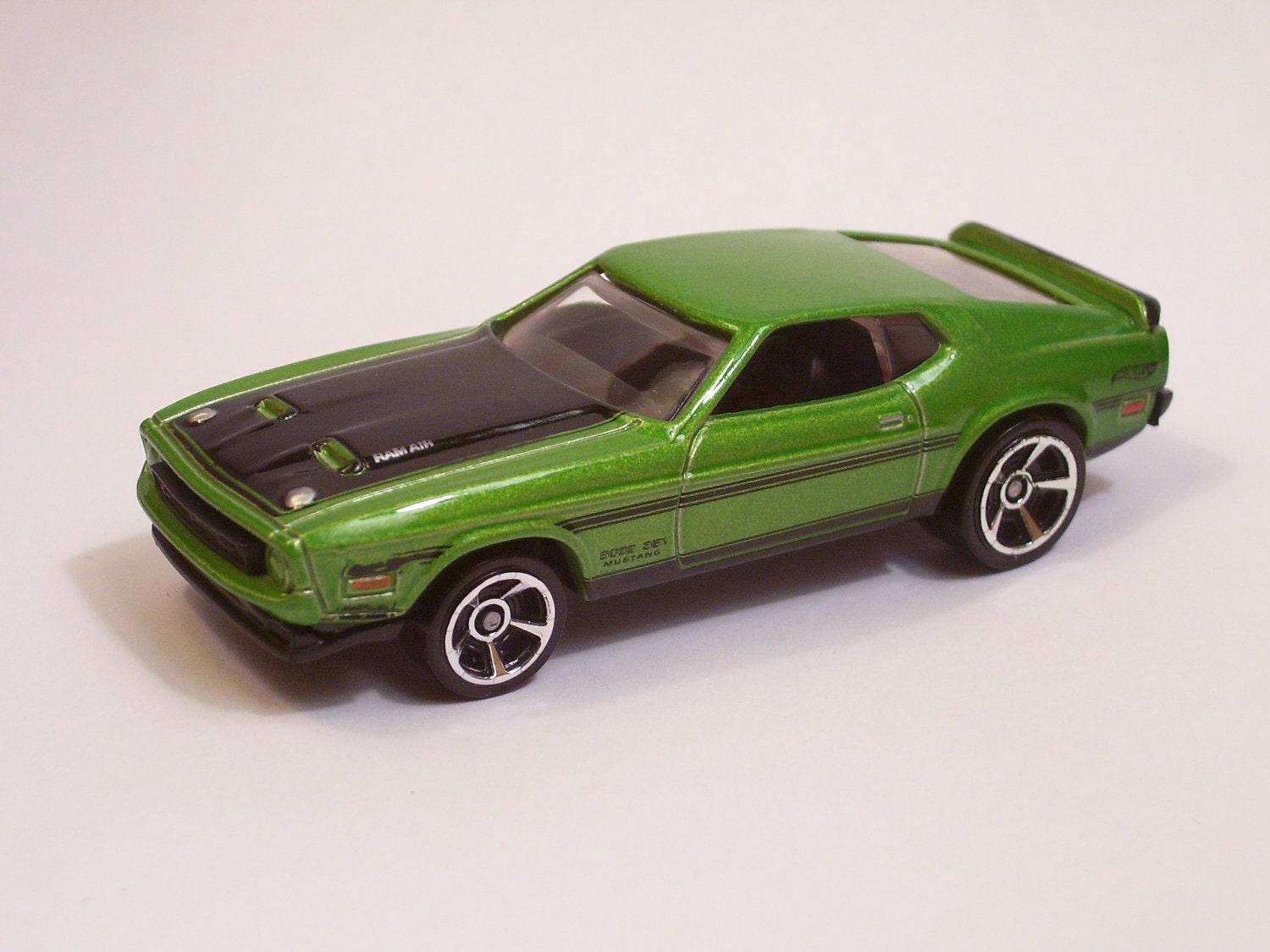 1971 Ford Mustang Mach I Boss 351 : Hot Rod Magnet