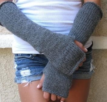 KnittingPony: Storm Fingerless Mittens (free knitting pattern)