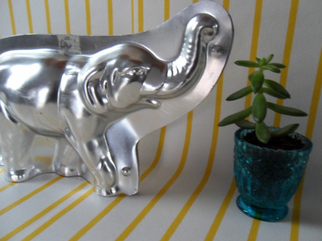 Elephant+Cake+Pans Elephant Cake Pans http://www.etsy.com/listing/44100240/elephant-cake ...