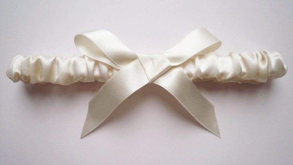 Cloud nine silk garter