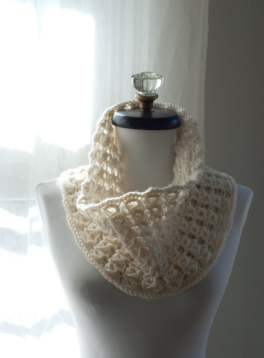 Pavo Handknit Cashmere Wool Cowl