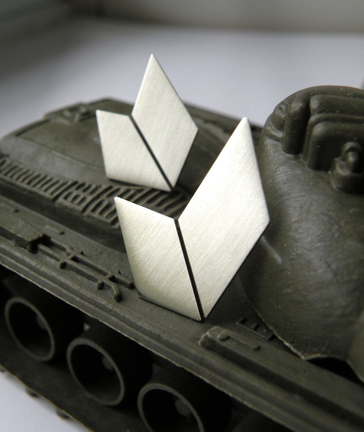 Manu Militari - military asymmetrical chevron geometric earrings