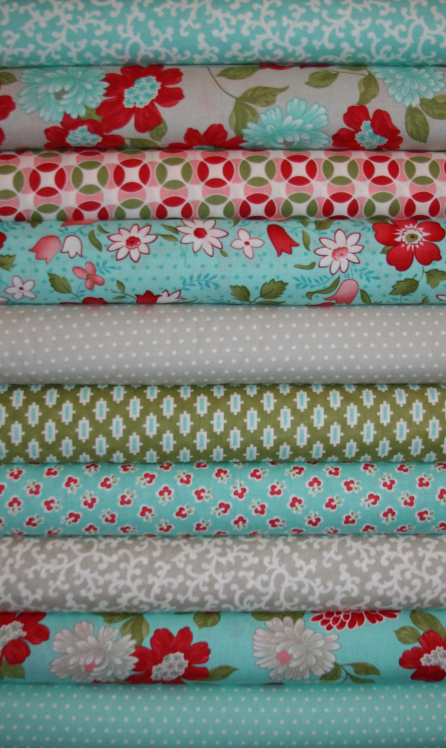 Vintage Modern  by Bonnie and Camille -  Floral Vintage , Moda, 1/2 yard each, 5 yards