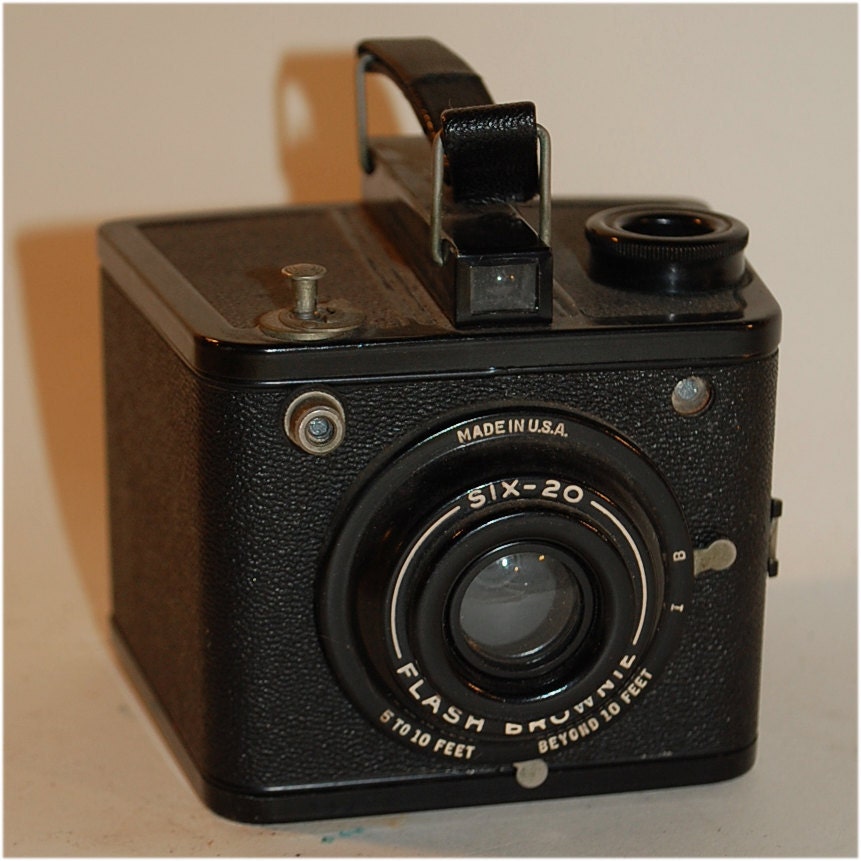 Charming Vintage Kodak Brownie Flash SIX-20