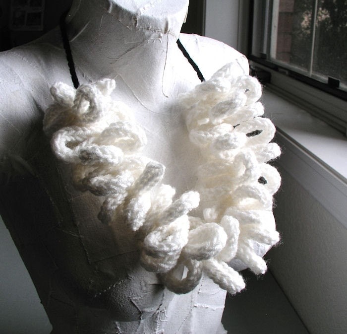 Jacqueline... Knitted necklace in Winter White