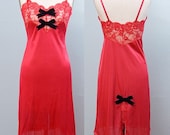 Vintage Cherry Red Lace Slip w/ Black Velvet Ribbon 50s - 36 Bust