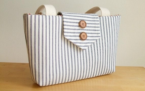 ON SALE.....The Seaside Wayfarer Purse