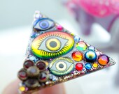 magic third eyes triangle ring. geometric and sparkly by elfmadchen.