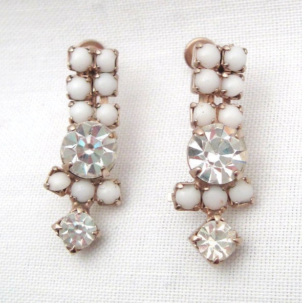 Vintage Screw Back Earrings -- Elegant Rhinestones -- Screwback Earrings