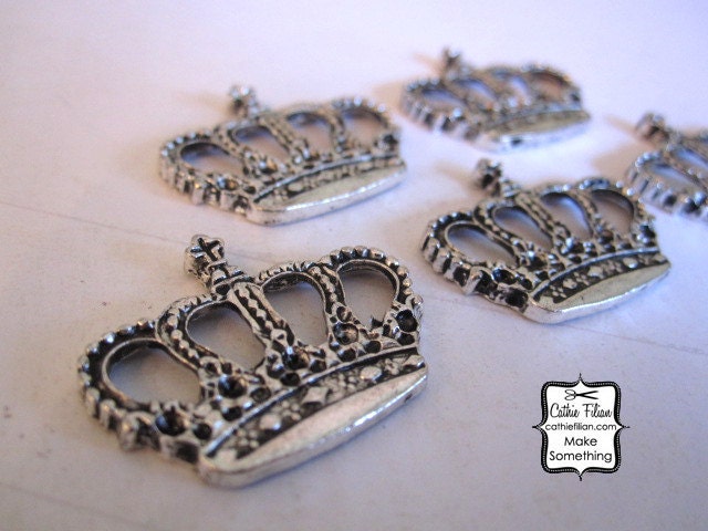 Crown Flat Charms - set of 5 - Embellishment, Charm, Jewelry Making, Bracelet - Antique silver