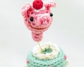 Miniature Amigurumi Pop-Out Cake Ring - Mint Cake & Strawberry Piggy  RG-11-3078