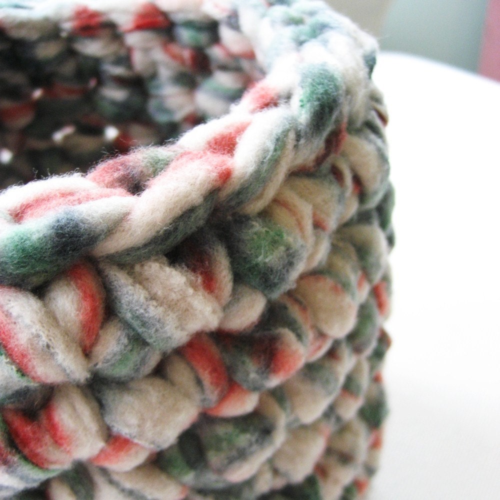 Upcycled Fleece Blanket Basket (Vanilla Caramel Twist)
