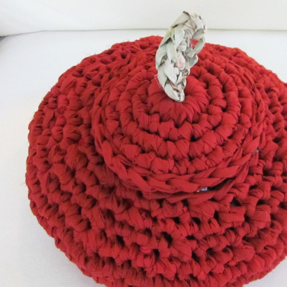 upcycled lidded pumpkin basket (collapsible Halloween candy holder)