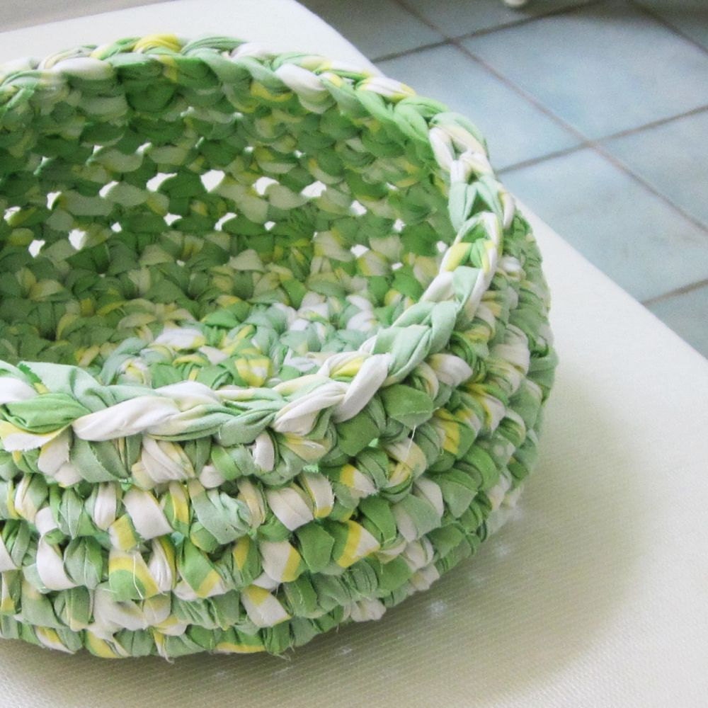 handmade upcycled catch all basket (lemon lime)
