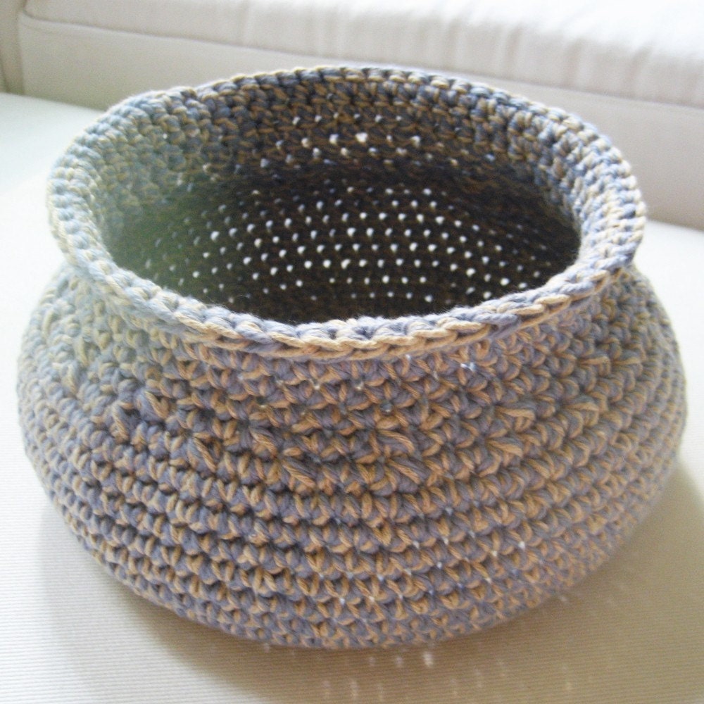 Curvy Clutter Keeper Basket In Twilight and Ecru