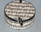 Upcycled tin can with musical notes