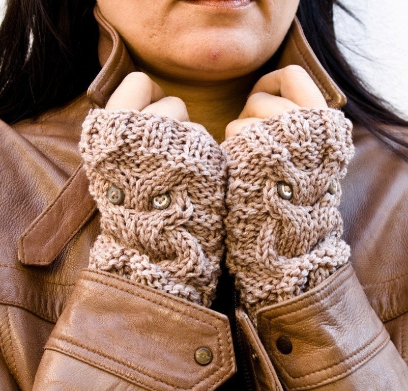 Little owl fingerless gloves in beige