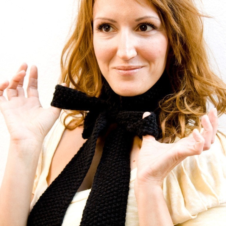Knit bow scarf in Black