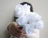 SNOW WHITE bouquet of six