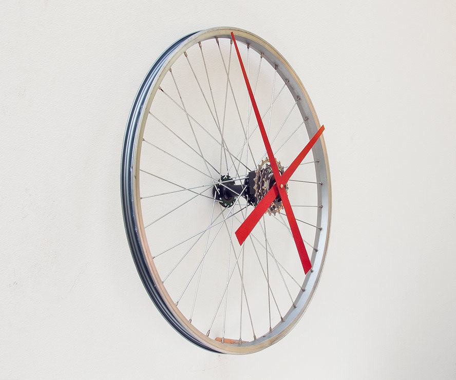 Recycled Bike Wheel Clock