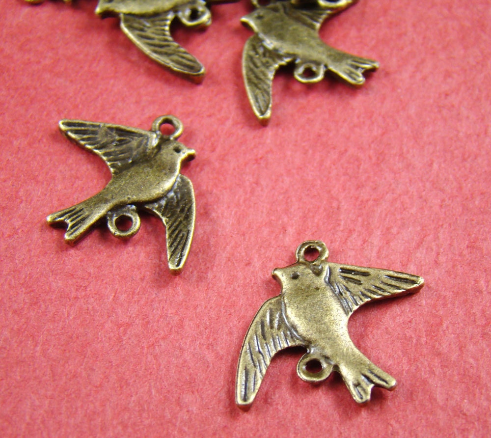 10pcs 22x17mm Antique Bronze Swallow Bird Charm / Connector  AB146