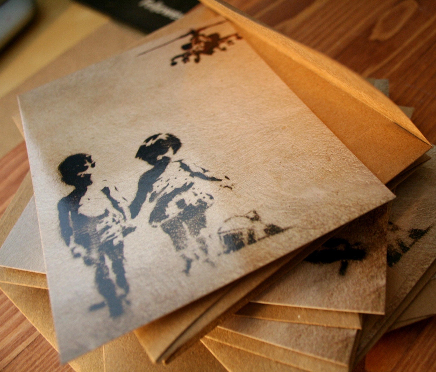 Hand in Hand - 10 Postcards and Envelopes