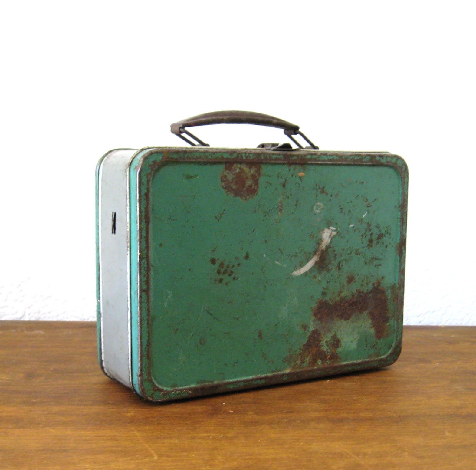 Vintage Tin Rusty Green Lunch Box by NestaHome on Etsy