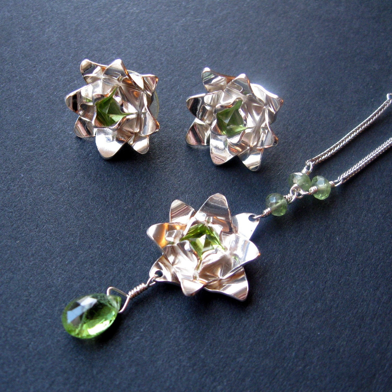 FREE SHIPPING CHJ LOTUS SET WITH PERIDOT
