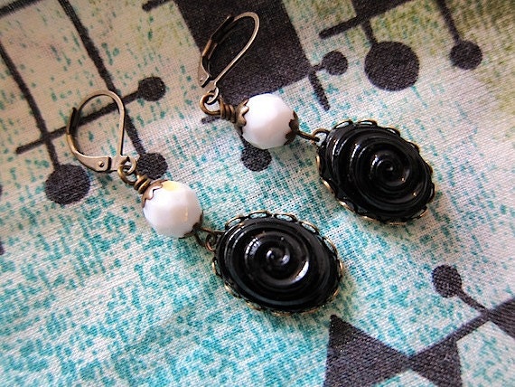sweet swirl VINTAGE CABOCHON black and white EARRINGS