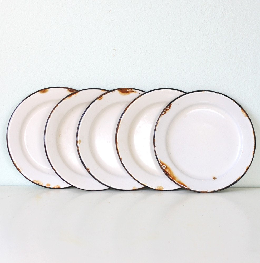 Vintage Enamel Plates Set of 5 by bellalulu on Etsy