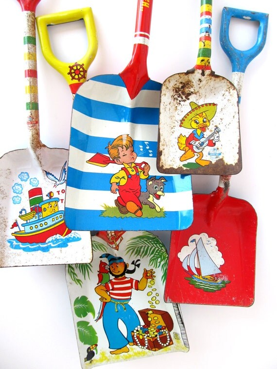 An Instant Collection of TIN SHOVELS - Set of 5