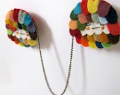 Scalloped Chain Brooch in Dozy Rainbow