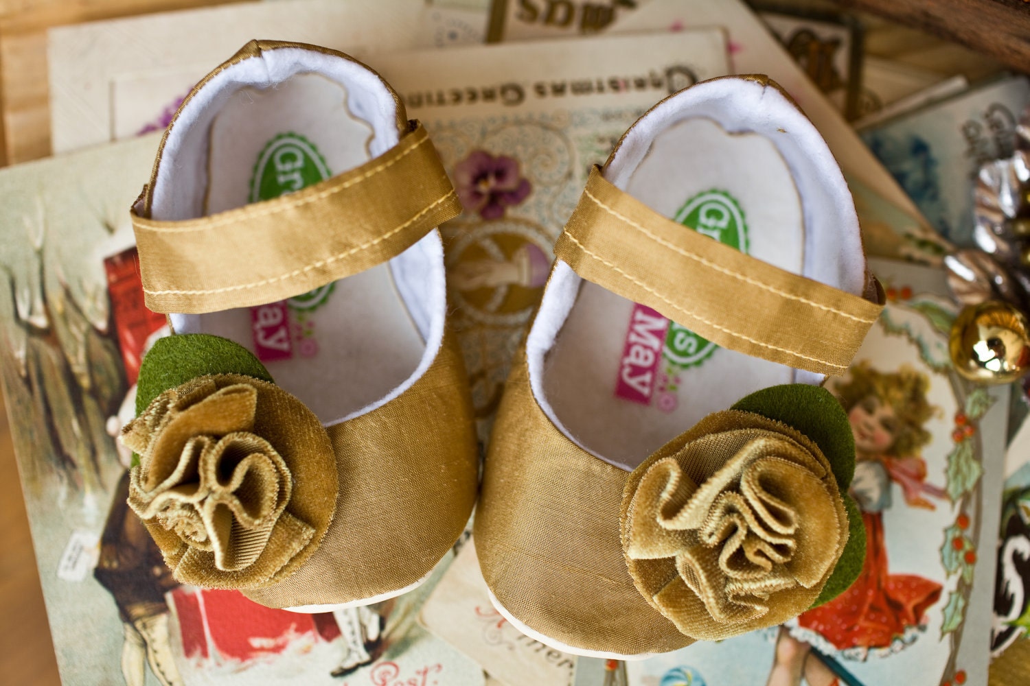 Vintage Golden Mary jane gold velvet satin baby and toddler girls Christmas holiday shoes 