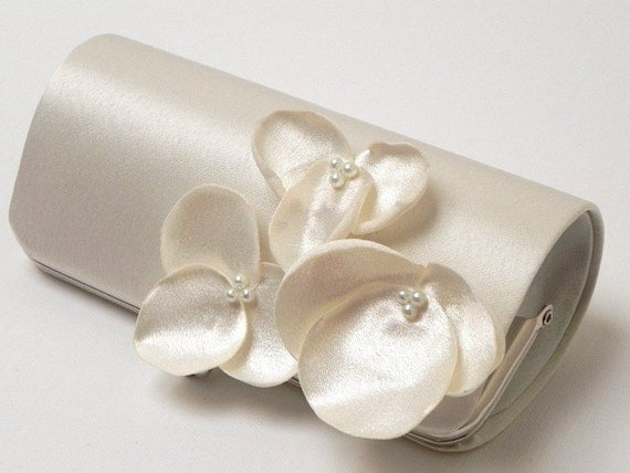 Ivory Orchid Flower Bridal Clutch - Bridesmaid Clutch - Bouquet Clutch Kisslock Snap Frame - Champagne Ivory White
