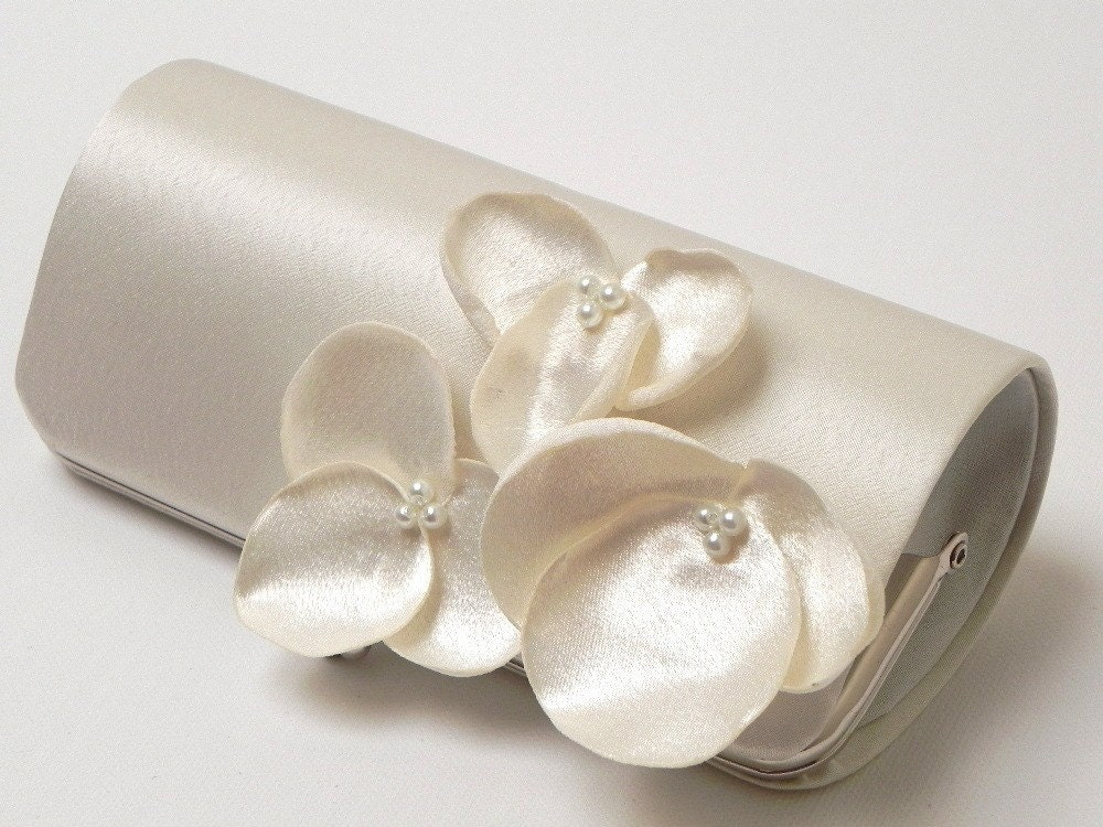 Ivory Orchid Flower Bridal Clutch - Bridesmaid Clutch - Bouquet Clutch Kisslock Snap Frame - Champagne Ivory White