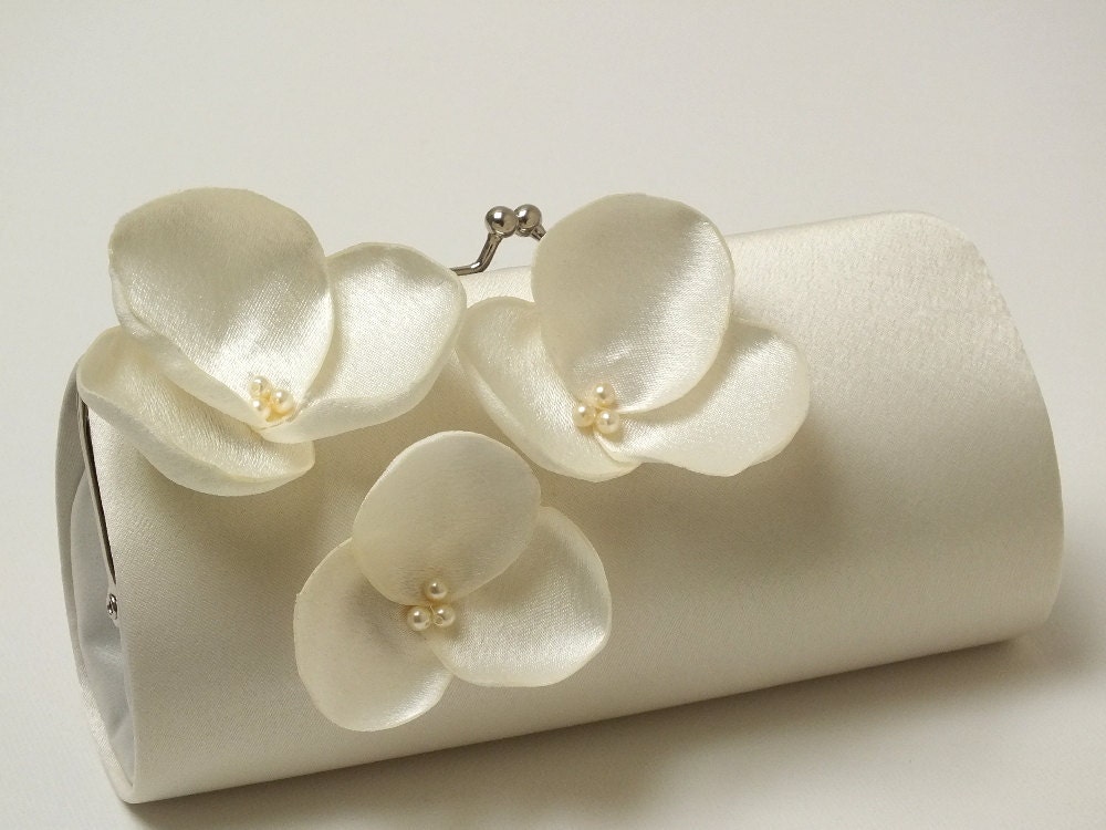 Ivory Orchid Flower Bridal Clutch - Bridesmaid Clutch - Bouquet Clutch Kisslock Snap Frame - Champagne Ivory White