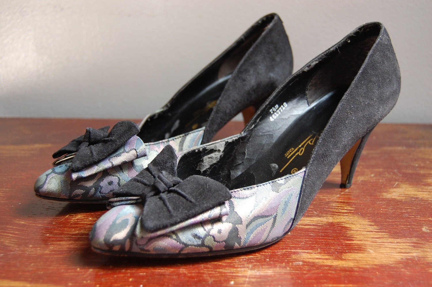 Vintage 1980s CARESSA Floral Bow Tie High Heel Shoes Size 7 1/2