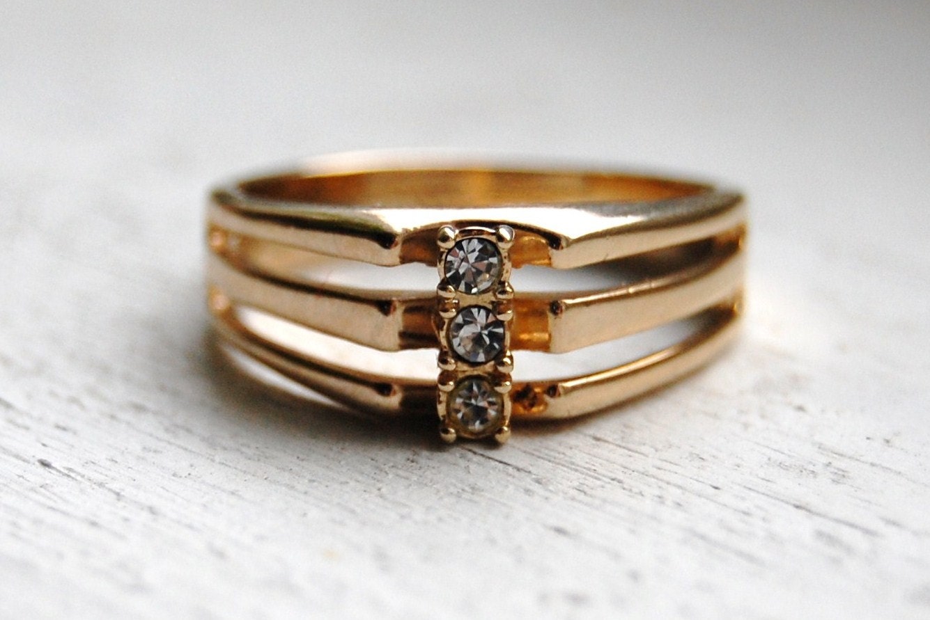 Vintage 1980s AVON Rhinestone Tier Ring